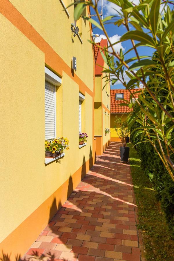 Ponty-Lak Panzio Guest House Dávod Exterior photo