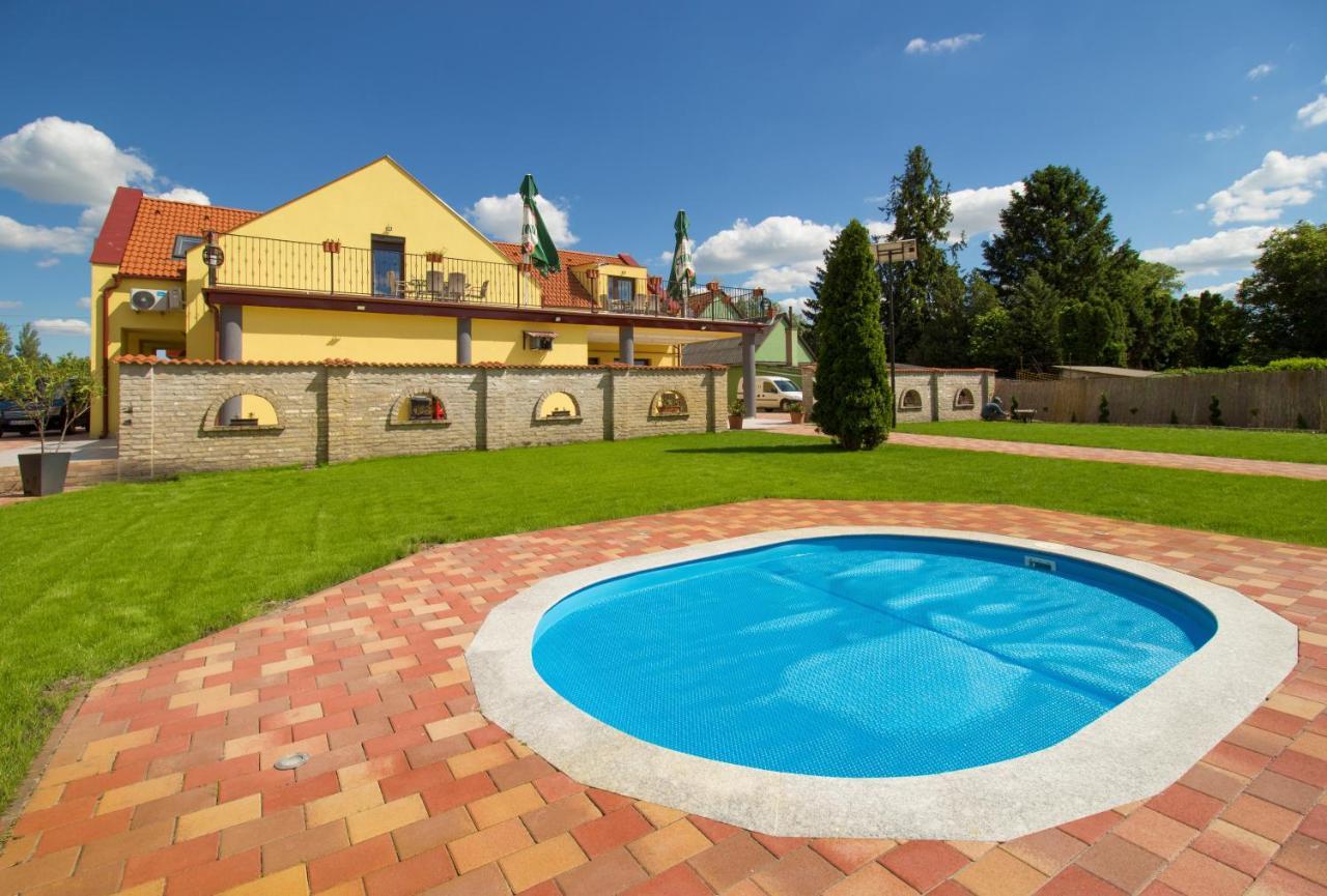 Ponty-Lak Panzio Guest House Dávod Exterior photo